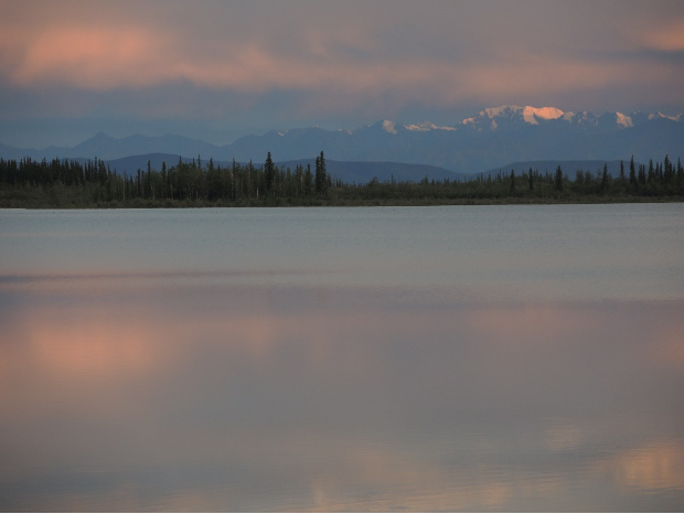 Bei der Alaska-Reise übernachten wir direkt am Ufer