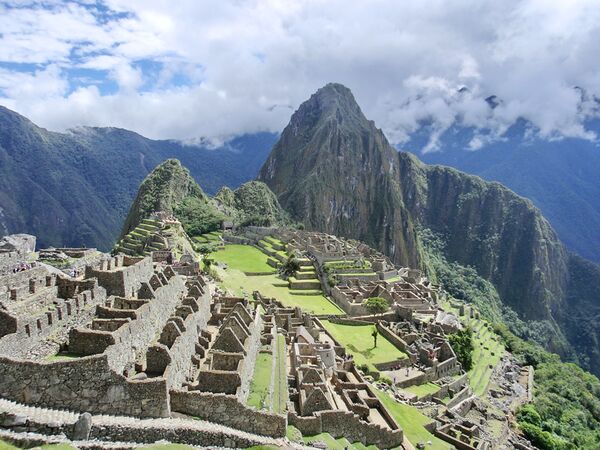 Besichtigung des Zentrums der Inkakultur Machu Picchu in Peru im Urubamba Tal mit deutschsprachigem Reiseleiter