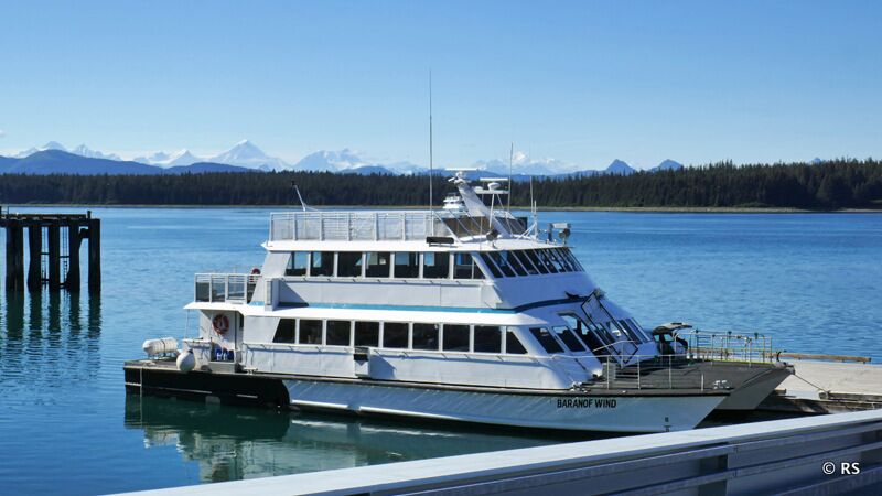 Die Bootstour im Glacier Bay Nationalpark auf unserer Rundreise in Alaska geht tief in die Channels.