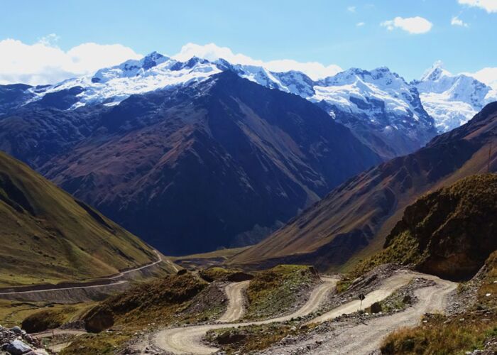 Zum Ausgangspunkt des 5-tägigen Trekkings in Peru bringt uns ein Allradfahrzeug