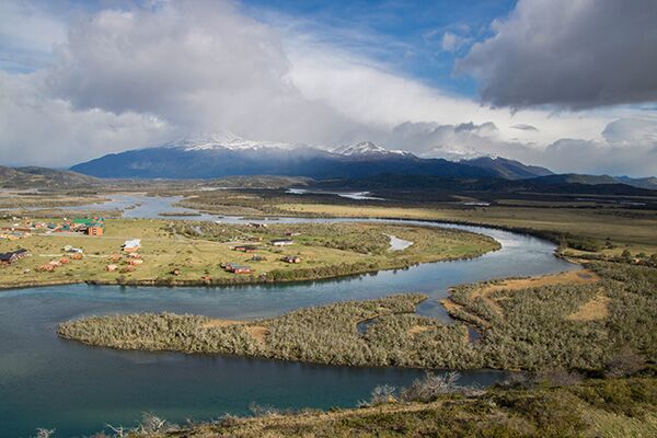 Bei einer Wanderung können wir den Rio Serrano im Torres del Paine Nationalpark erleben.