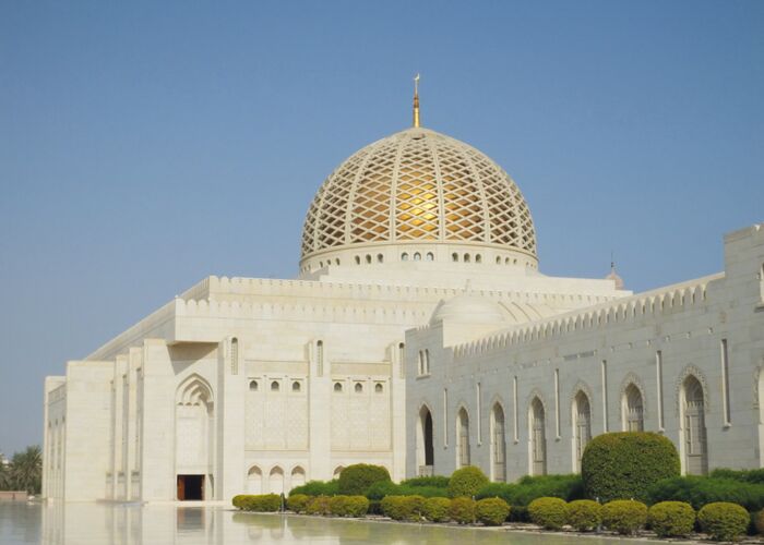 Eine der Top Sehenswürdigkeiten im Oman ist die Sultan Qabus Moschee in Muscat