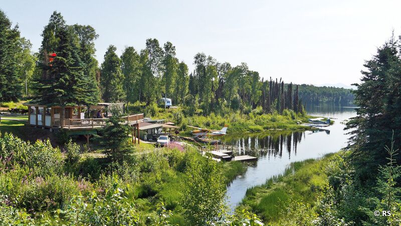 Am Hoodlake beobachteten wir die unzähligen Starts und Landungen der Wasserflugzeuge.