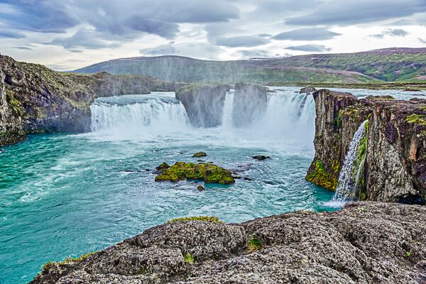 Auf unserer Rundreise durchIsland besuchen wir den bekannten Wasserfall Goðafoss