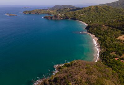 Kilometerlange Strände in der Region Guanacaste und direkt angrenzender tropischer Trockenwald