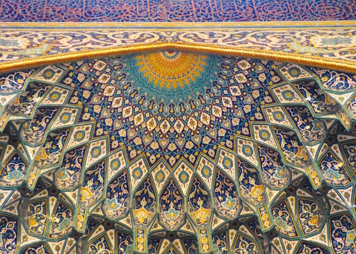 Bei einem Ausflug und Stadtbesichtigung lernen wir viel über die Kultur und Kunst im Oman kennen