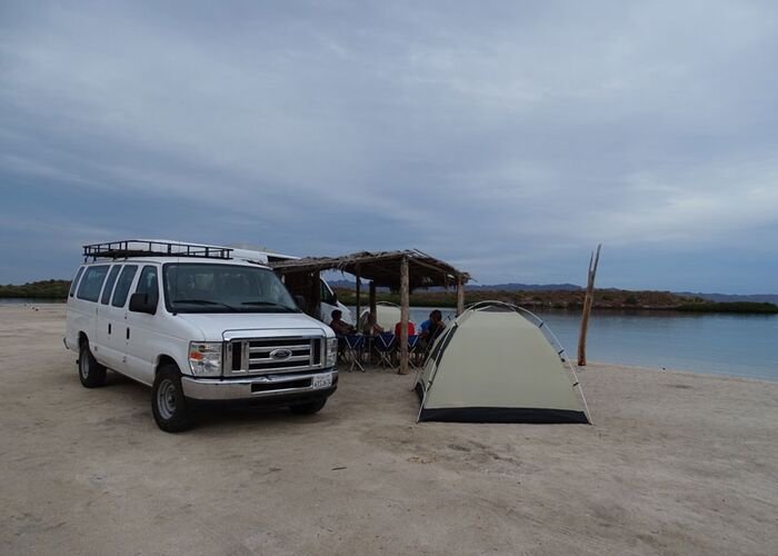Einer unserer Zeltplätze auf der Baja California direkt am Meer für unser Wildcamp