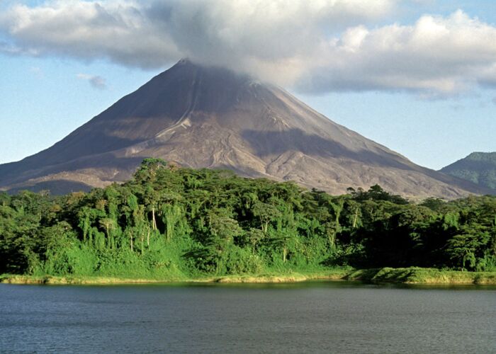 Vulkanwanderungen und Trekkingtouren gibt es zahlreich in Costa Rica