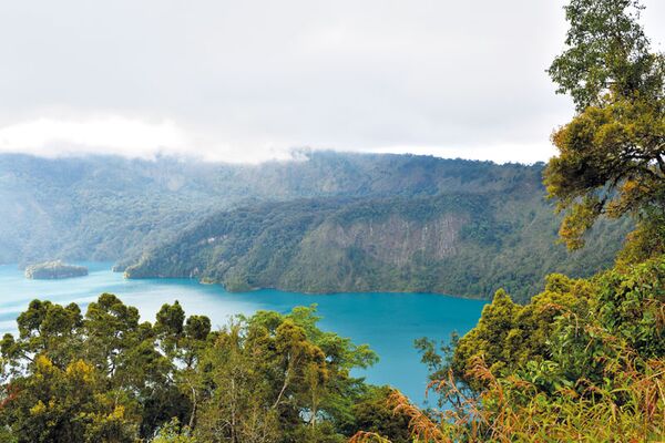Der sehenswerte Tanganyika See ist der zweitgrößte See in Afrika und liegt in Tanzania