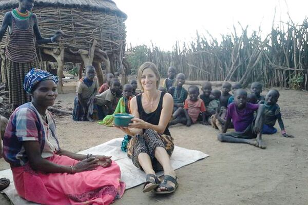Unsere Reiseleiterin kennt sich gut im Norden Ugandas aus