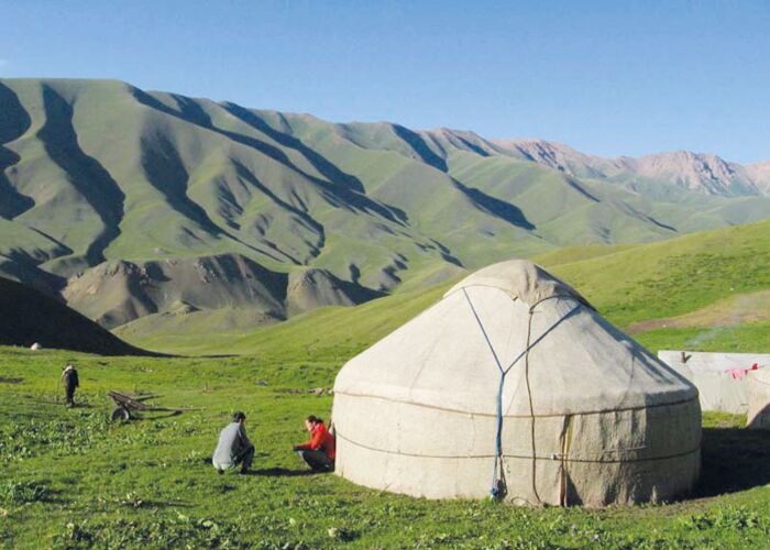 Das saftige Grün begleitet uns während unserer Wandertage, bis wir die Wüste Gobi erreichen.