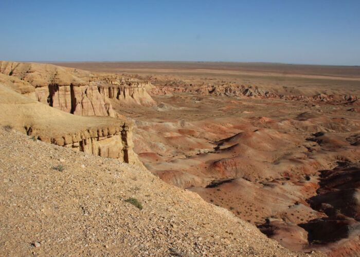 Die "Weisse Stupa" ist ein bekannter Steilhang in der Mongolei, welcher vor Millionen von Jahren entstanden ist.
