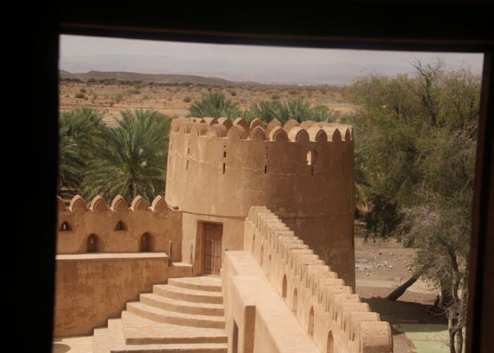 Besichtigung der Nizwa Festung, mit alten Strukturen, die im 9. Jahrhundert erbaut wurde.