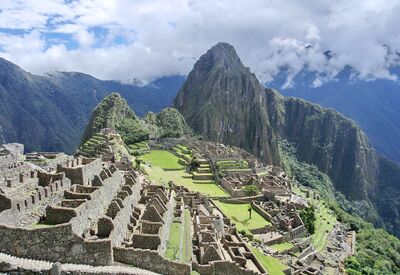 Besichtigung des Zentrums der Inkakultur Machu Picchu in Peru im Urubamba Tal mit deutschsprachigem Reiseleiter
