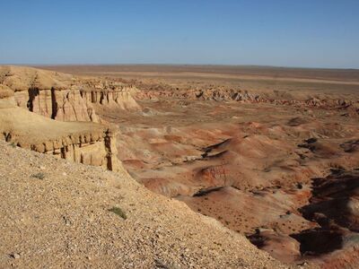 Die "Weisse Stupa" ist ein bekannter Steilhang in der Mongolei, welcher vor Millionen von Jahren entstanden ist.