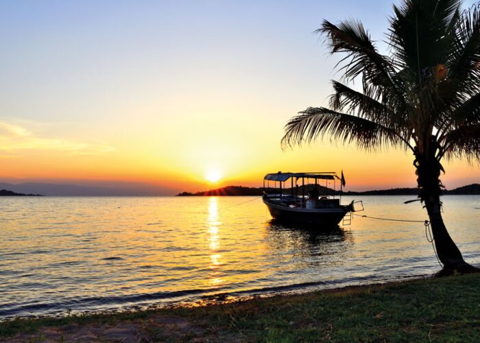 Am Tanganyika See kann man Kajak fahren und Bootstouren unternehmen