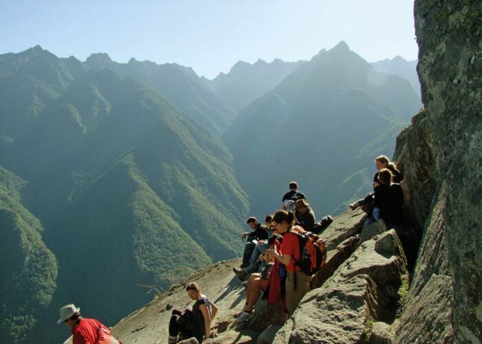 Unser Reiseleiter führt uns sicher auf alten Inkawegen nach Machu Picchu