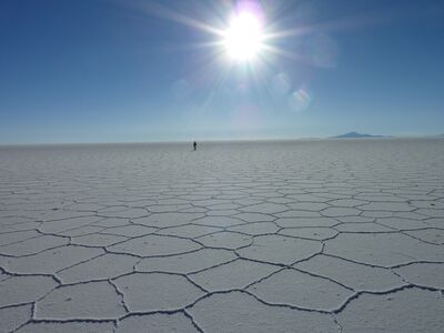 Jeepüberfahrt und Wanderung auf dem Uyuni in der Trockenzeit