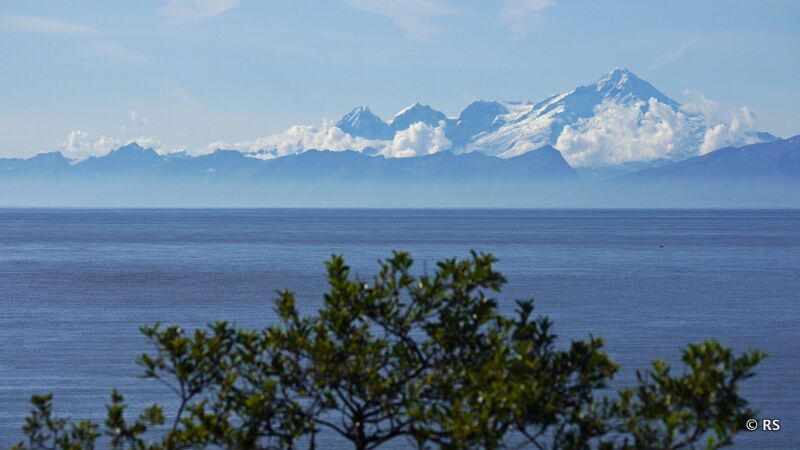 Im Lake Clark Nationalpark in Alaska hatten wir einen Blick auf die Vulkane Redoubt und Iliamna.