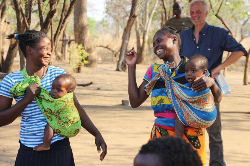 In Chifunda übernachten wir während der Safari und besuchen die Dorfbewohner