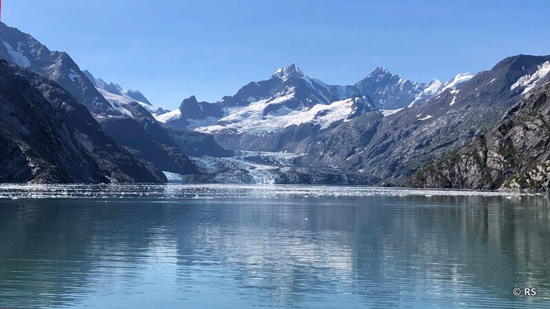 Die Eisabbrüche der Gletscher im Glacier Bay Nationalpark sind meist erst bei der Einfahrt in den Arm (Inlet) zu sehen.