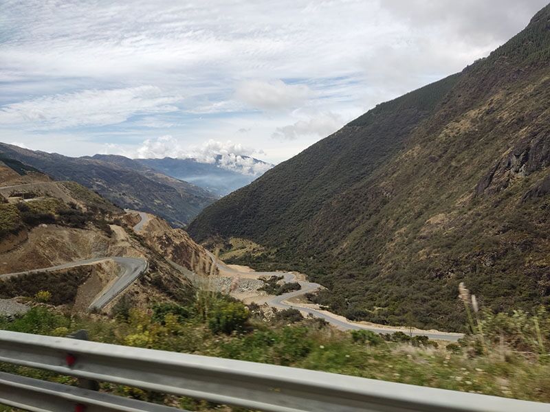 Über eine Verbindungsstraße gelangt man vom Cajas Nationalpark nach Guayaquil.